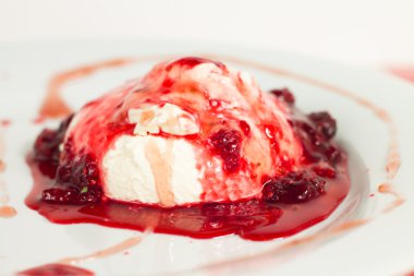 Panna cotta çilek ile