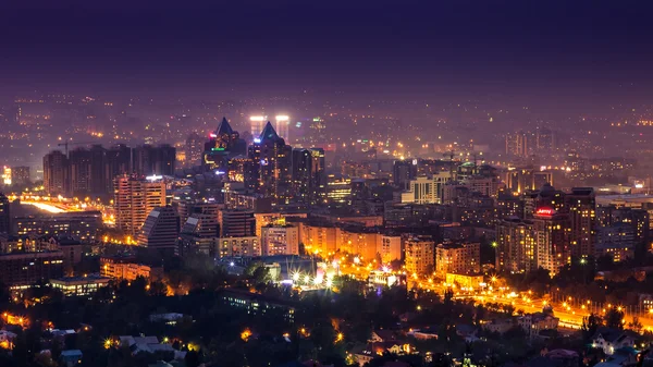 Almaty v noci, město noci zastřelili — Stock fotografie