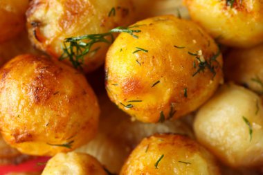 Tüm arka planda fırınlanmış patates, yakın çekim..