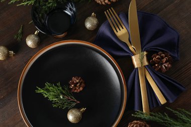 Ahşap arka planda yeni yıl tablosu.