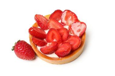 Beyaz arka plan üzerinde izole lezzetli çilekli Tart.