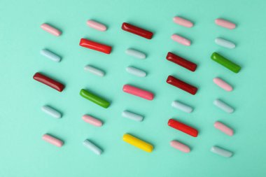 Nane arkaplanda jelibon şekerler, üst görünüm.