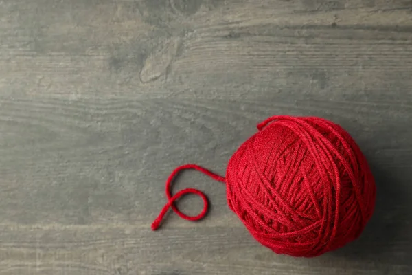 Red Ball Yarn Gray Wooden Background — Stock Photo, Image