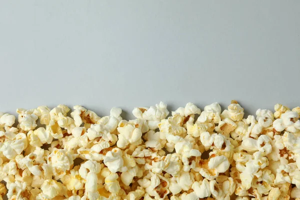 Leckeres Popcorn Auf Hellgrauem Hintergrund Platz Für Text — Stockfoto