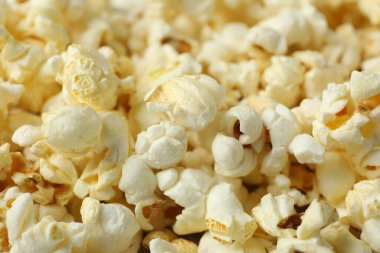 Tüm arka planda lezzetli patlamış mısır var..