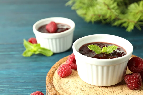 Conceito Comida Saborosa Com Geléia Framboesa Fundo Madeira — Fotografia de Stock