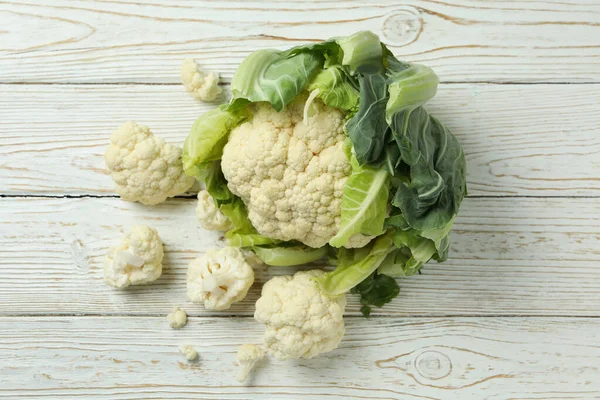 Fresh Juicy Cauliflower Slices Wooden Background — Stock Photo, Image