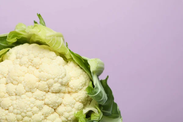 Head Fresh Juicy Cauliflower Purple Background — Stock Photo, Image