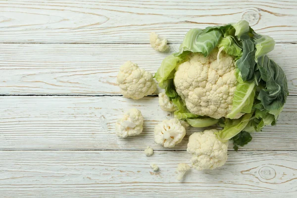 Fresh Juicy Cauliflower Slices Wooden Background — Stock Photo, Image