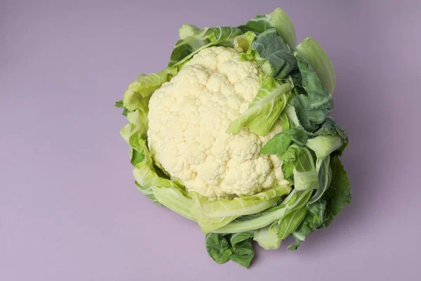 Head Fresh Juicy Cauliflower Purple Background — Stock Photo, Image