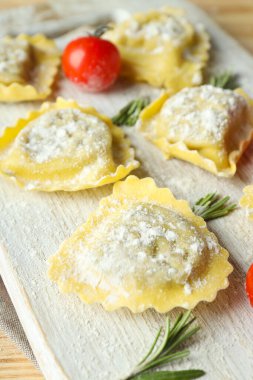 Lezzetli ravioli pişirme kavramı, yakın çekim.