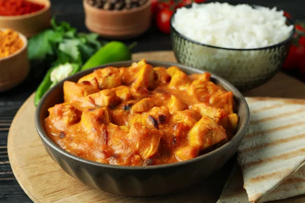 Concept Nourriture Savoureuse Avec Poulet Tikka Sur Fond Bois — Photo