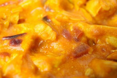 Arka planda tavuk kenesi var, kapat.