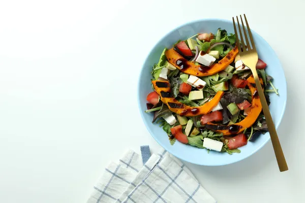 Konzept Des Leckeren Essens Mit Kürbissalat Auf Weißem Hintergrund — Stockfoto