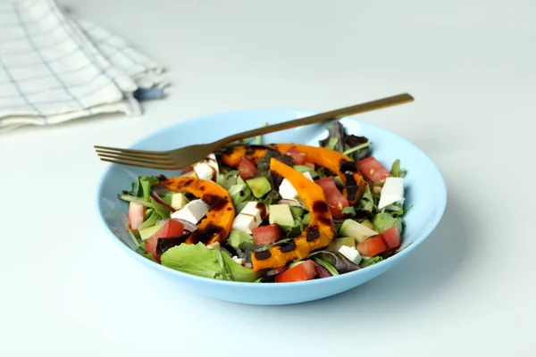 Konzept Des Leckeren Essens Mit Kürbissalat Auf Weißem Hintergrund — Stockfoto