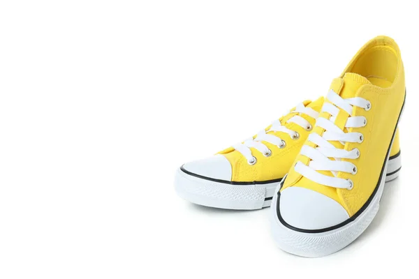双隔离在白色背景上的黄色运动鞋 — 图库照片