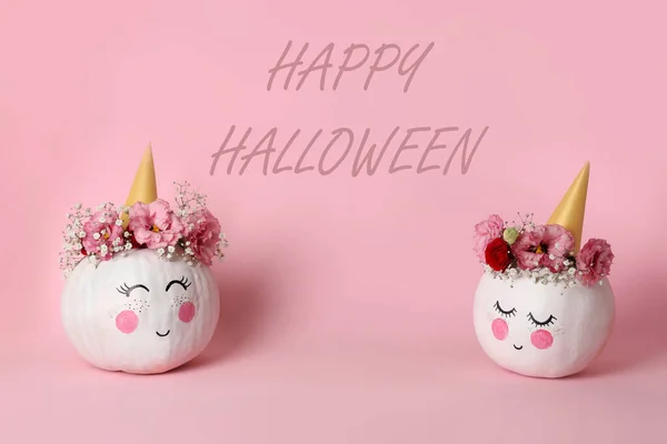 Glad Halloween Sammansättning Med Pumpor Rosa Bakgrund — Stockfoto