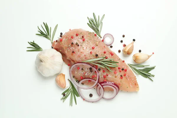 Filet Poulet Cru Avec Des Ingrédients Sur Fond Blanc — Photo