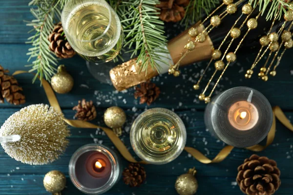Concept Van Nieuwjaarsviering Met Champagne Houten Tafel — Stockfoto