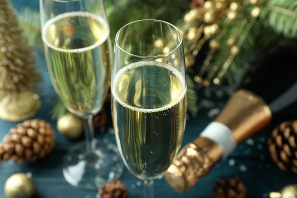 Begreppet Nyårsfirande Med Champagne Träbord — Stockfoto