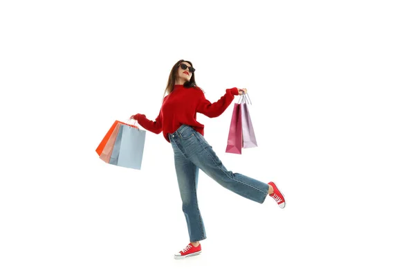 Chica Con Bolsas Papel Multicolor Aisladas Sobre Fondo Blanco — Foto de Stock