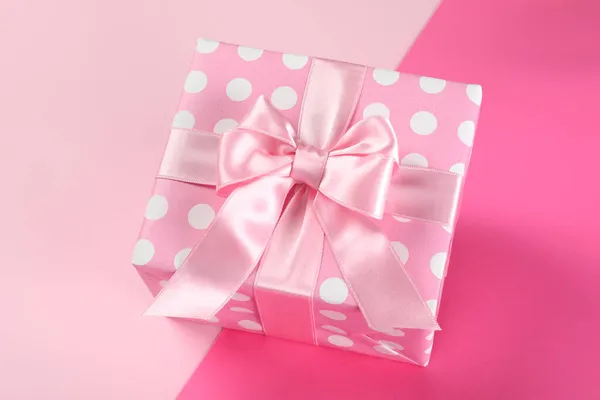 Ροζ Κουτί Δώρου Φόντο Δύο Τόνων — Φωτογραφία Αρχείου