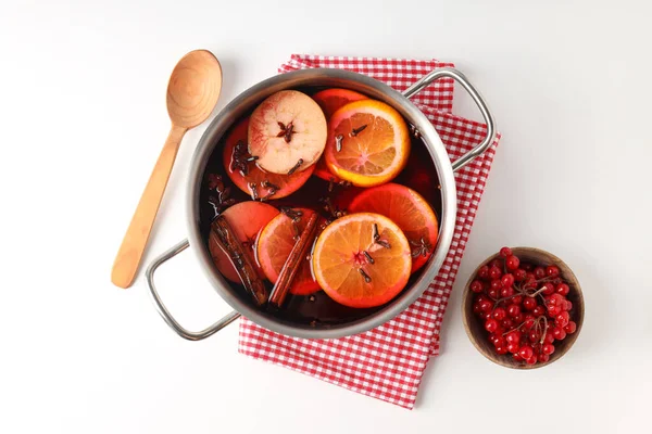 Concept Van Het Koken Van Glühwein Witte Achtergrond — Stockfoto