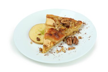 Beyaz arka planda izole edilmiş elmalı turta ile lezzetli yemek kavramı