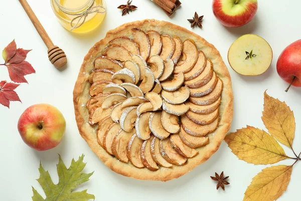 Concept Aliments Savoureux Avec Tarte Aux Pommes Sur Fond Blanc — Photo