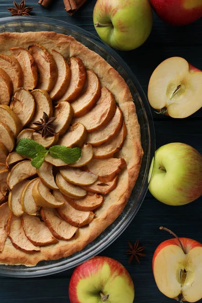 Concept Aliments Savoureux Avec Tarte Aux Pommes Sur Fond Bois — Photo