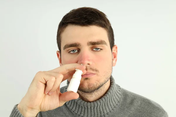 Joven Con Aerosol Nasal Sobre Fondo Claro Concepto Secreción Nasal —  Fotos de Stock