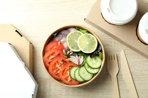 Fogalom Élelmiszer Szállítás Növényi Saláta Fából Készült Háttér — Stock Fotó