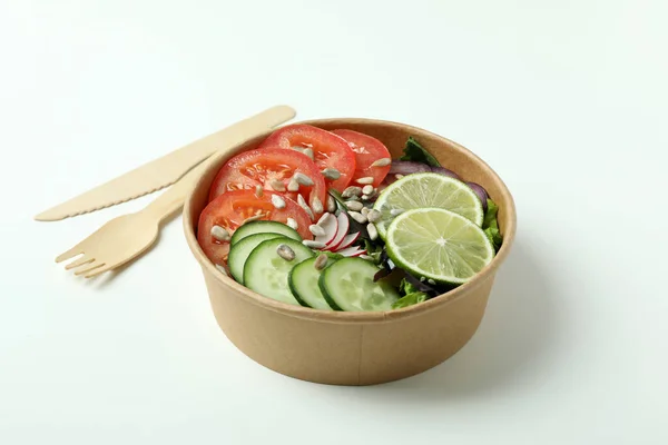 Élelmiszer Szállítás Koncepciója Zöldségsalátával Fehér Alapon — Stock Fotó