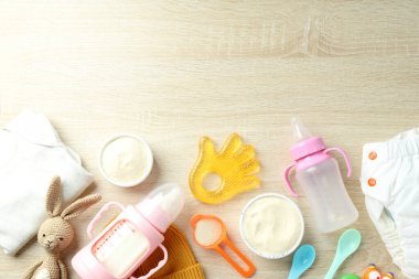 Beyaz arka planda izole edilmiş süt tozlu bebek maması kavramı