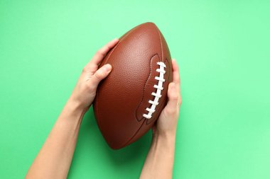 Nane arkaplanda Amerikan futbol topu, metin için boşluk
