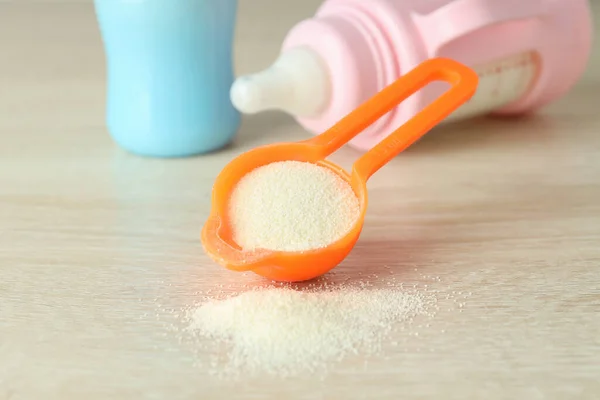 Concepto Comida Para Bebés Con Leche Picada Sobre Mesa Texturizada — Foto de Stock