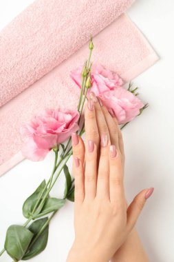 Beyaz arkaplanda el bakımı kavramı