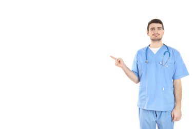 Çekici doktor stajyer beyaz arka planda izole