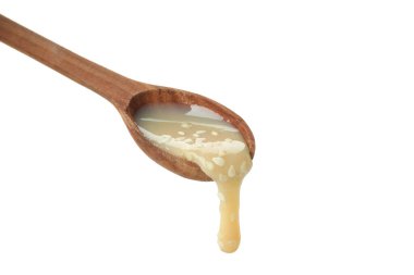 Tahini soslu leziz yemek kavramı beyaz arka planda izole edilmiş.