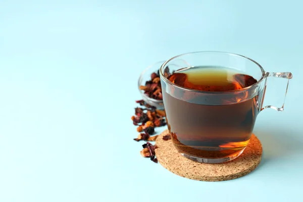 Концепция Горячего Напитка Чаем Голубом Фоне — стоковое фото