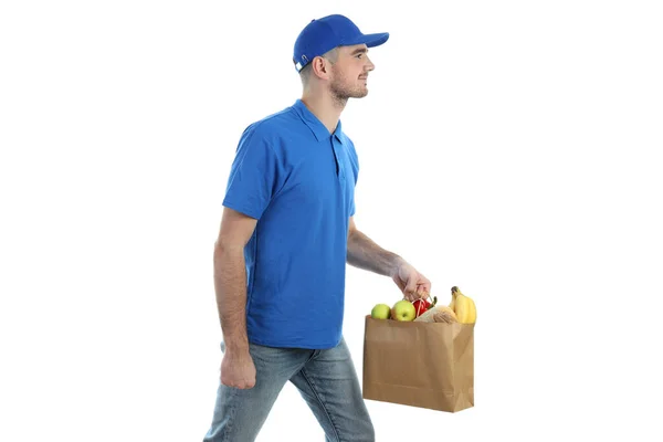 送货员提着装有食物的袋子 用白色背景隔开 — 图库照片