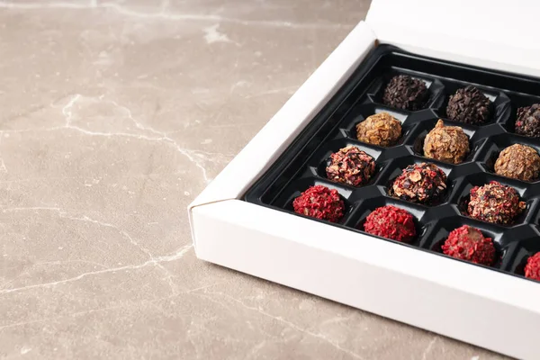 Şekerli ve dokulu arkaplanlı çikolata kavramı