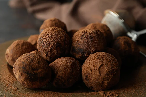 Yer mantarlı tatlı kavramı, yakın plan.