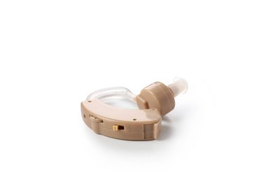 İşitme cihazı beyaz zemin üzerine izole kapatmak