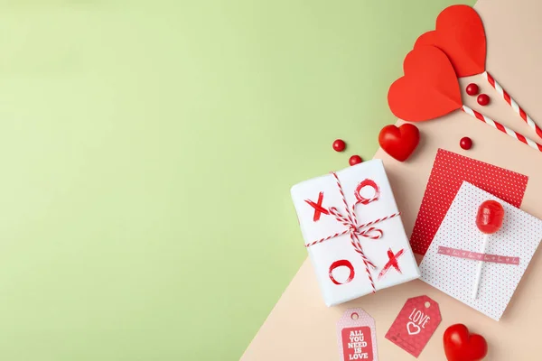 Valentinstag Accessoires Auf Zweifarbigem Hintergrund Draufsicht — Stockfoto