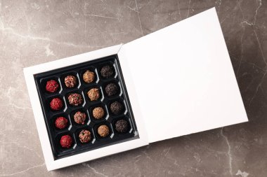 Şekerli ve dokulu arkaplanlı çikolata kavramı