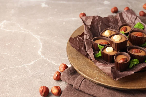 Концепция Сладостей Шоколадными Конфетками Текстурированном Фоне — стоковое фото