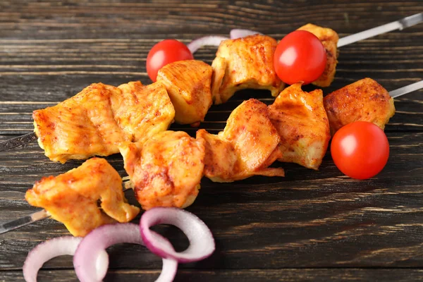 Concetto Cibo Gustoso Con Shashlik Pollo Sfondo Legno Scuro — Foto Stock