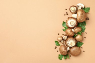 Bej renginde şampiyon olan lezzetli yemek kavramı