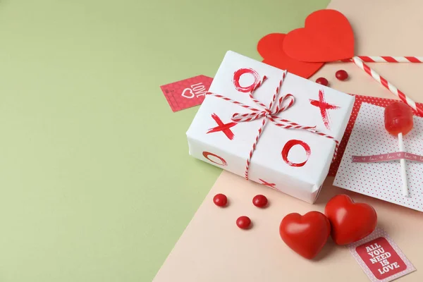 Valentinstag Accessoires Auf Zweifarbigem Hintergrund Platz Für Text — Stockfoto